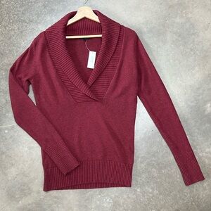 Banana republic Maroon knit V-neck fold over collar sweater 100% cotton Sz. M